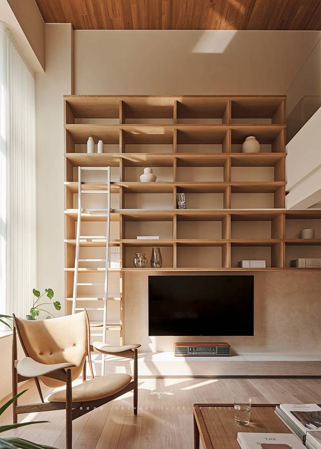 Khung cảnh tường sách cao chót vót định hình lại vẻ yên bình và ấm áp của ngôi nhà cổ-7