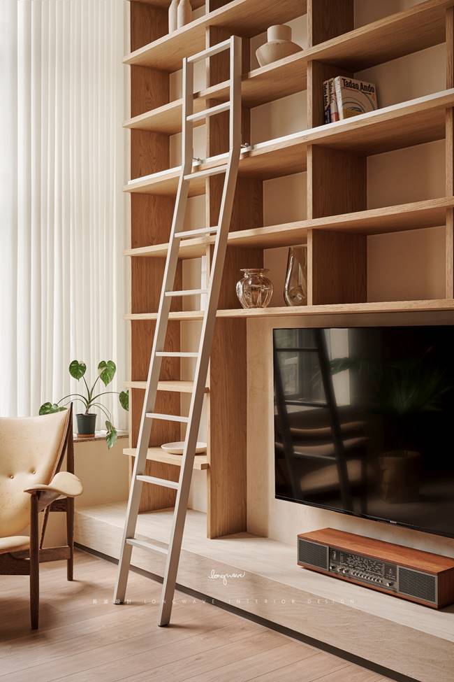 Khung cảnh tường sách cao chót vót định hình lại vẻ yên bình và ấm áp của ngôi nhà cổ-22