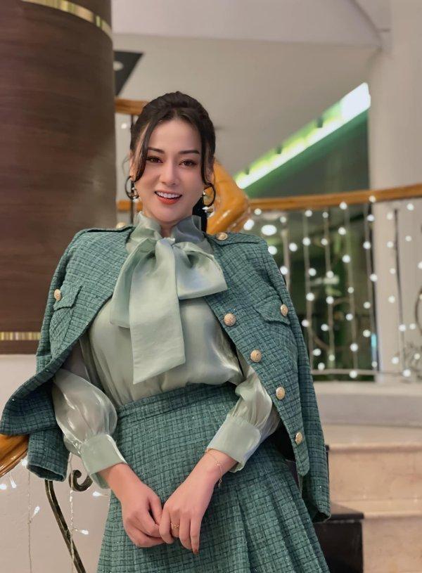 1 bộ đồ 2 số phận: Phương Oanh quá sang, Hồng Diễm lạc quẻ-1