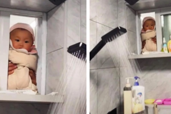 Cảm thấy gai người khi đang tắm, mẹ bỉm quay lại đằng sau thì hoảng hồn phát hiện có người đang theo dõi mình-1