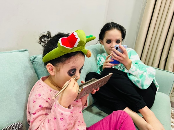 Tưởng đẻ con gái thuỳ mị nết na, nào ngờ Hồng Đăng lại bó tay toàn tập với 2 cô công chúa-4