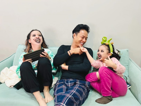 Tưởng đẻ con gái thuỳ mị nết na, nào ngờ Hồng Đăng lại bó tay toàn tập với 2 cô công chúa-2