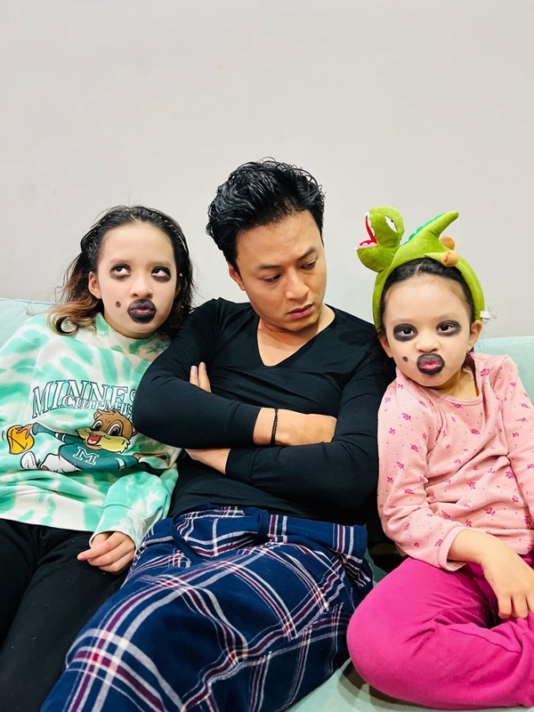 Tưởng đẻ con gái thuỳ mị nết na, nào ngờ Hồng Đăng lại bó tay toàn tập với 2 cô công chúa-1