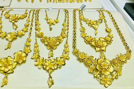 Giá vàng hôm nay 30/12: Tụt giảm trong những ngày cuối năm