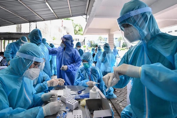 Phân biệt triệu chứng nhiễm Omicron với cảm lạnh, cúm: Xem ngay để biết làm xét nghiệm sớm-3