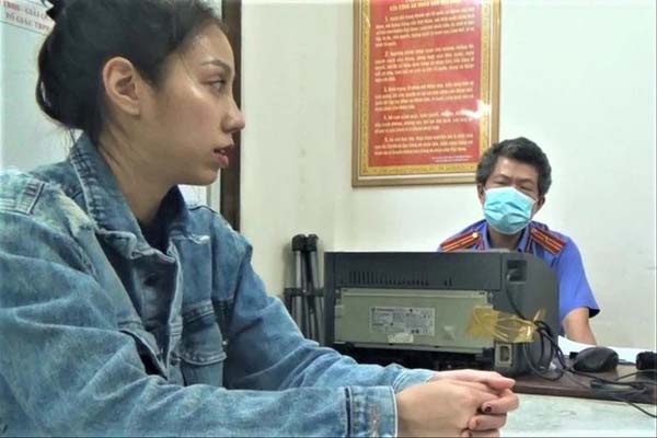 Bố bé 8 tuổi về nhà cha mẹ đẻ ở, nhiều người mang hương hoa đến khiến gia đình phải báo CA-4