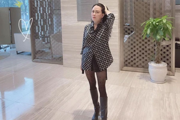 Phượng Chanel tự dìm hàng với phong cách quấn chăn ra đường-9