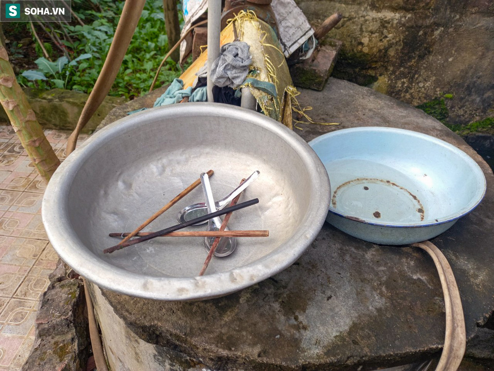 Hiện trường gian bếp nhà ông ngoại nấu bữa trưa khiến 2 con gái cùng 2 cháu ăn rồi tử vong-7