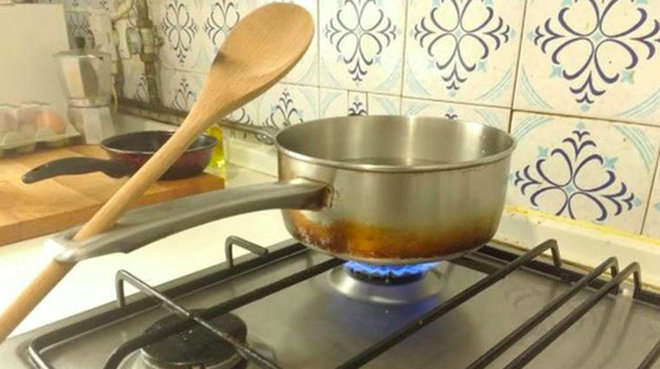 Những cái lỗ trên đồ dùng nhà bếp có công dụng tuyệt hảo mà 90% chúng ta bỏ lỡ bấy lâu nay: Cuộc đời như sang trang mới khi biết!-1