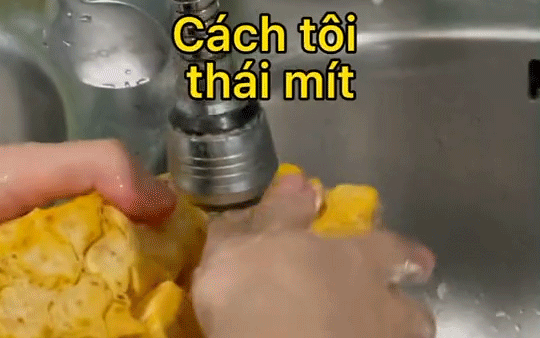 Khi cô gái Tây làm con dâu Việt Nam và phải đi bổ mít: Chồng nhìn mà tuyệt vọng còn dân mạng cười ra nước mắt-1