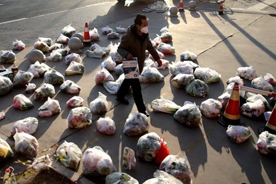 Ngày thứ 8 bị phong tỏa, dân Tây An bất bình vì cạn thức ăn