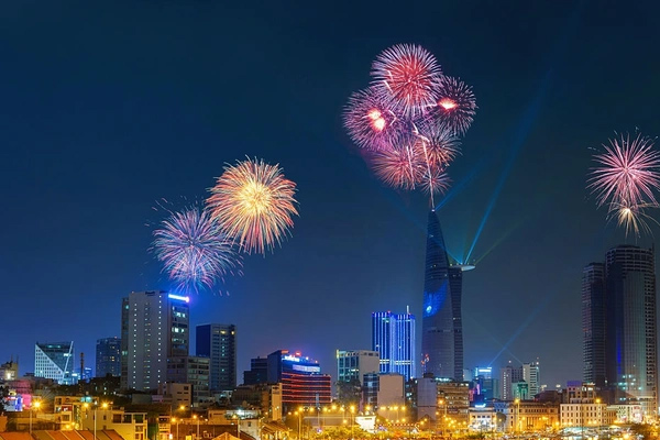 SỐC: Hàng chục nghìn lượt khách đổ về Vũng Tàu trong 2 ngày lễ, từ phà biển đến bãi tắm, điểm check-in đều đông khủng khiếp-7