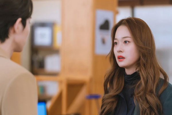 Thấy tin nhắn vay 200 triệu từ bạn của chồng và diễn biến không thể tin nổi, cô vợ lập tức dập lửa ngay!-1