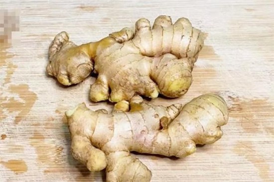 Đừng để gừng ăn không hết vào tủ lạnh, tôi sẽ hướng dẫn bạn 3 cách để gừng không bị khô, không bị thối, không mọc mầm sau 1 năm