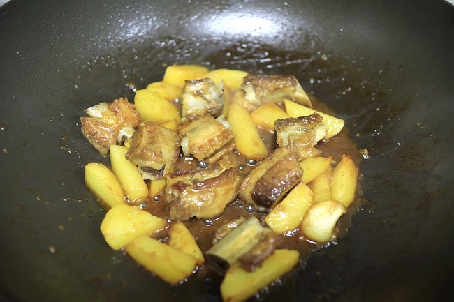 Sườn xào chua ngọt thêm nguyên liệu này vào thì ai ăn cũng thấy ngon hơn hẳn-9