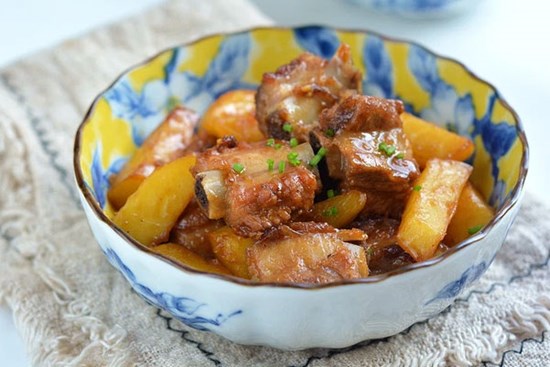 Sườn xào chua ngọt thêm nguyên liệu này vào thì ai ăn cũng thấy ngon hơn hẳn