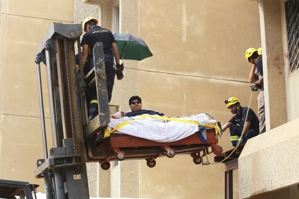 Thiếu niên béo nhất thế giới nặng 610kg, di chuyển phải dùng cần cẩu gây sốc khi trưởng thành, nhìn vào không ai dám tin là một người-2