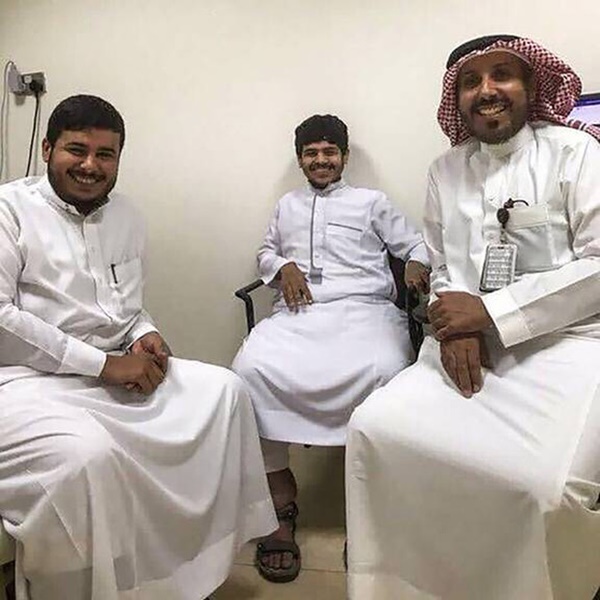 Thiếu niên béo nhất thế giới nặng 610kg, di chuyển phải dùng cần cẩu gây sốc khi trưởng thành, nhìn vào không ai dám tin là một người-6