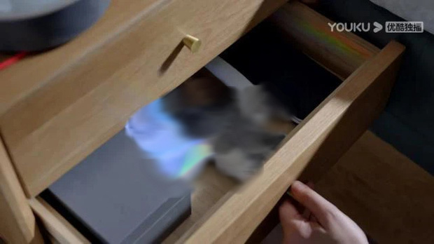 Con trai 14 tuổi mua áo lót về tặng mẹ nhưng giấu trong ngăn kéo, lý do khiến người mẹ phát sốc, phải vội đưa đi bác sĩ tâm lý ngay-2