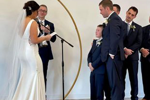 Clip: Người yêu cũ tới đám cưới níu kéo chú rể, cô dâu tức giận bỏ đi-1