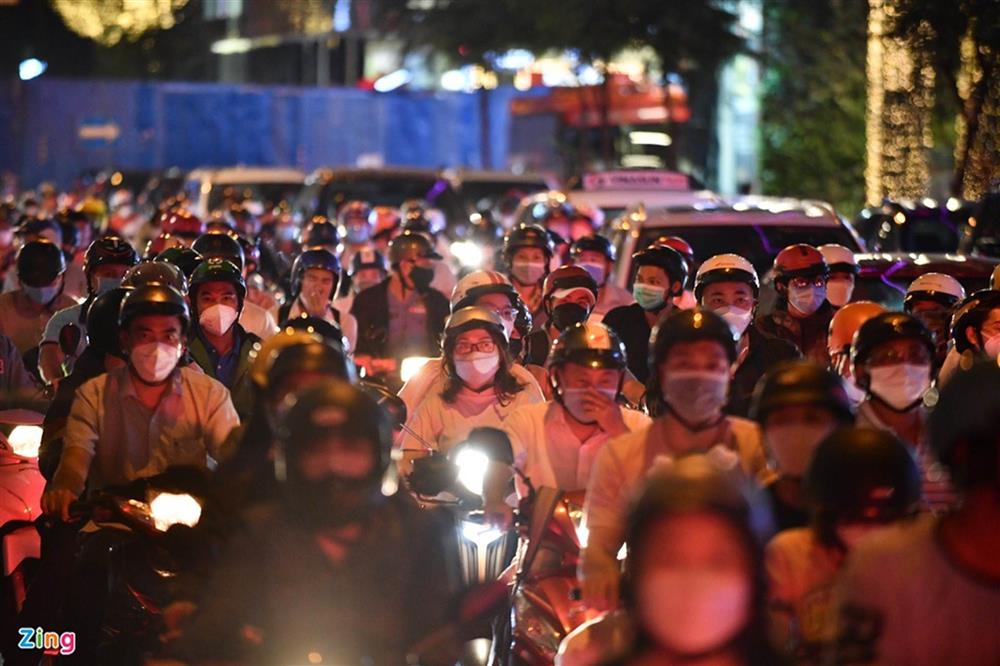 Trung tâm quận 1 kẹt xe tối cuối năm 2021-1