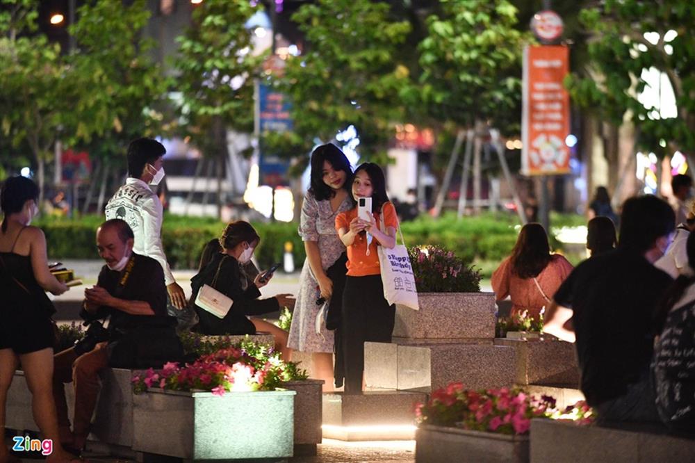 Trung tâm quận 1 kẹt xe tối cuối năm 2021-7