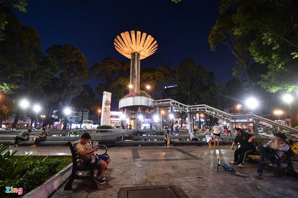 Trung tâm quận 1 kẹt xe tối cuối năm 2021-9