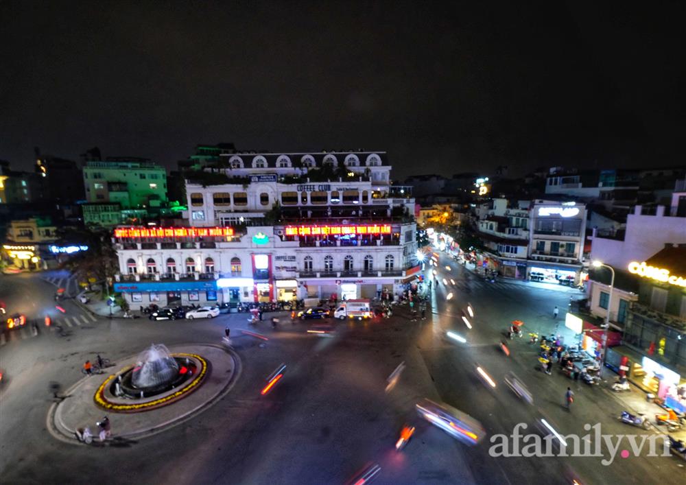 Phố phường Hà Nội trước thời khắc chuyển giao năm 2022: Chưa có năm nào yên ắng đến như vậy!-1