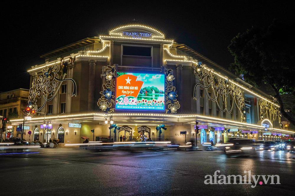 Phố phường Hà Nội trước thời khắc chuyển giao năm 2022: Chưa có năm nào yên ắng đến như vậy!-8