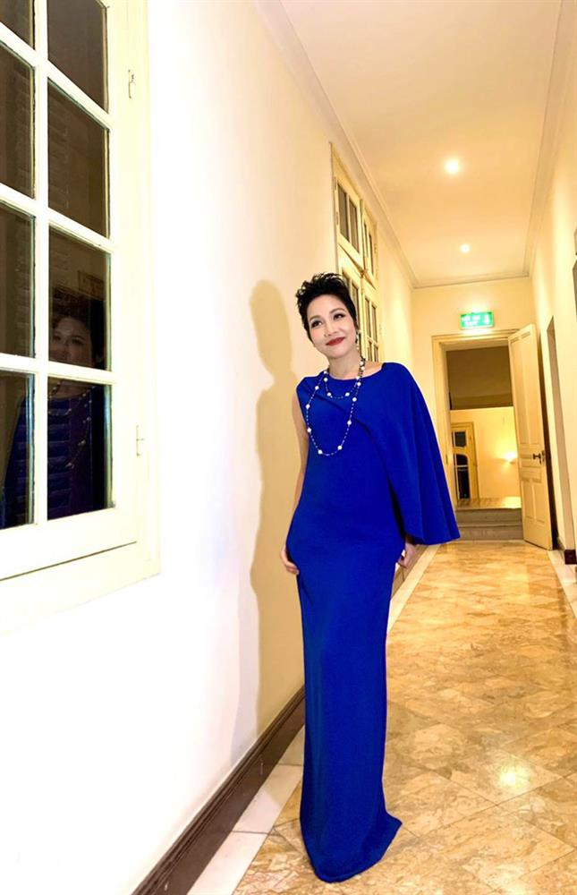 Những bà mẹ kế Vbiz: Đàm Thu Trang đậm khí chất nữ tổng tài, một cựu siêu mẫu có vẻ hơi sến?-7