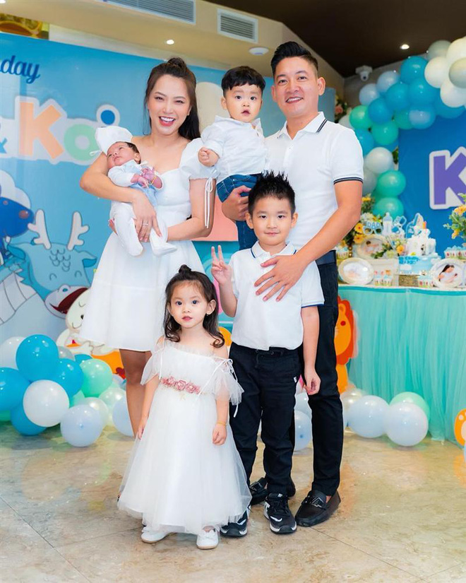 Những bà mẹ kế Vbiz: Đàm Thu Trang đậm khí chất nữ tổng tài, một cựu siêu mẫu có vẻ hơi sến?-9