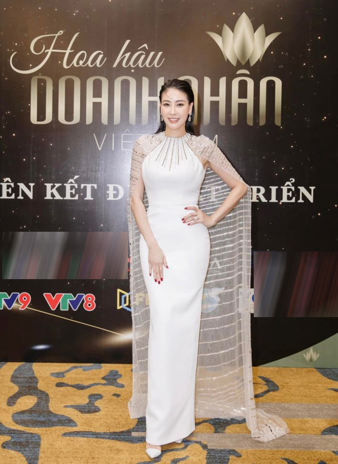 Những bà mẹ kế Vbiz: Đàm Thu Trang đậm khí chất nữ tổng tài, một cựu siêu mẫu có vẻ hơi sến?-14