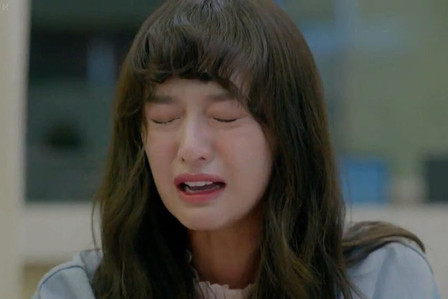 Gọi điện cầu xin mẹ chồng giúp trông con thì bị từ chối, lúc quên cúp máy, nghe được cuộc trò chuyện của bố mẹ chồng, tôi khóc-2