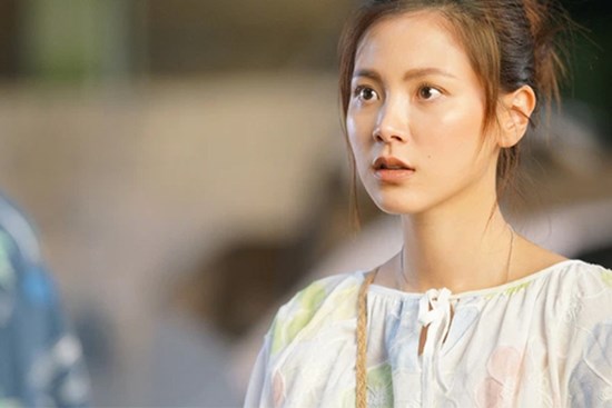 Thấy vết bầm trên tay em dâu, tôi bưng ra ly nước nóng đưa thẳng cho và nói một câu khiến cô ấy khóc nức nở