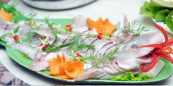 Con đặc sản ở Quảng Bình trông hung dữ, họ hàng với cá mập là thức đặc sản quý hiếm, chỉ dân sành mới biết-3