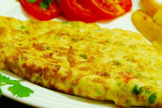 Rán trứng đừng vội đổ ngay ra chảo, làm theo cách này trứng vàng xốp gấp bội phần