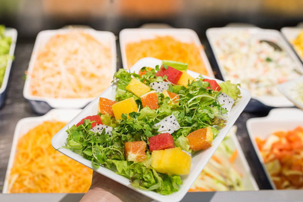 Một nhân viên siêu thị lâu năm đã tiết lộ những món ăn không nên mua khi sắm Tết trong siêu thị-4