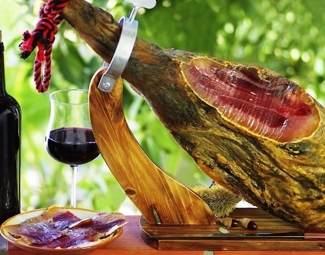 Loại thịt lợn đắt nhất thế giới đổ bộ về chợ Việt, nhà giàu” đặt mua biếu Tết-1