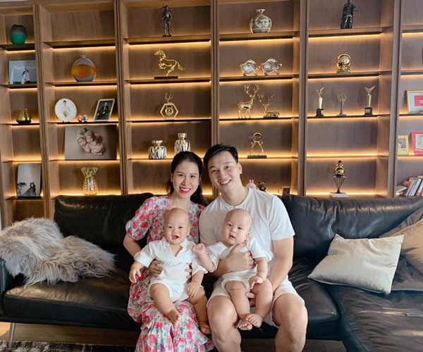 Ở lại Hà Nội đón Tết dương lịch, bà xã MC Thành Trung khoe căn penthouse cao cấp ngập cây xanh và hoa tươi-1