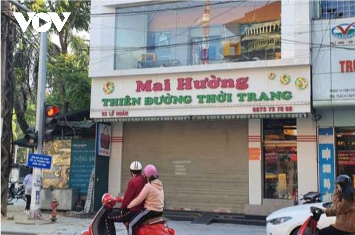 Khởi tố vụ án, khởi tố bị can đối với vợ chồng chủ shop quần áo làm nhục người khác-1