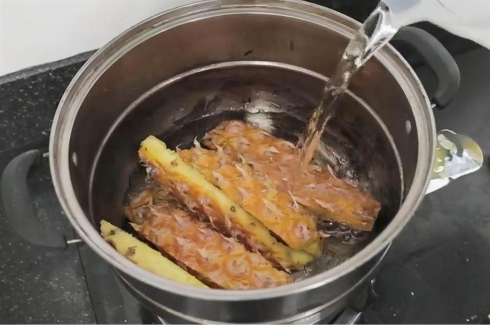 Đừng vội vứt bỏ phần vỏ của quả dứa, làm theo cách này có công dụng thật thần kỳ, ai cũng muốn học theo-2