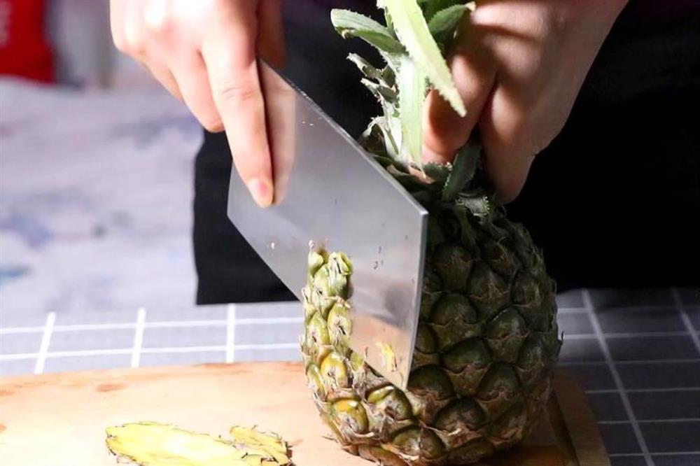 Đừng vội vứt bỏ phần vỏ của quả dứa, làm theo cách này có công dụng thật thần kỳ, ai cũng muốn học theo-5