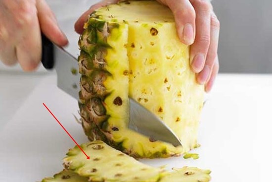 Đừng vội vứt bỏ phần vỏ của quả dứa, làm theo cách này có công dụng thật thần kỳ, ai cũng muốn học theo
