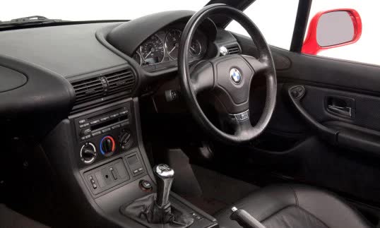 Ông trùm cà phê Đặng Lê Nguyên Vũ mang BMW Z3 siêu hiếm đến một showroom bán siêu xe nổi tiếng TP. HCM gây tò mò-3