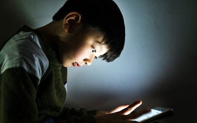 Đứa trẻ xem trộm phim không đứng đắn, người mẹ THỨC TỈNH con chỉ bằng một câu nói, đơn giản nhưng nhiều bậc cha mẹ không làm được-1