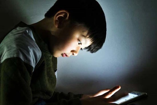 Đứa trẻ xem trộm 