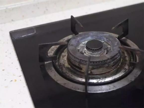 Hôm nay mình mới biết cách đổ giấm trắng trên bếp ga, tiết kiệm được nhiều tiền một năm và giải quyết được vấn đề của mọi nhà-2