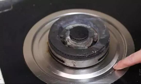 Hôm nay mình mới biết cách đổ giấm trắng trên bếp ga, tiết kiệm được nhiều tiền một năm và giải quyết được vấn đề của mọi nhà-13