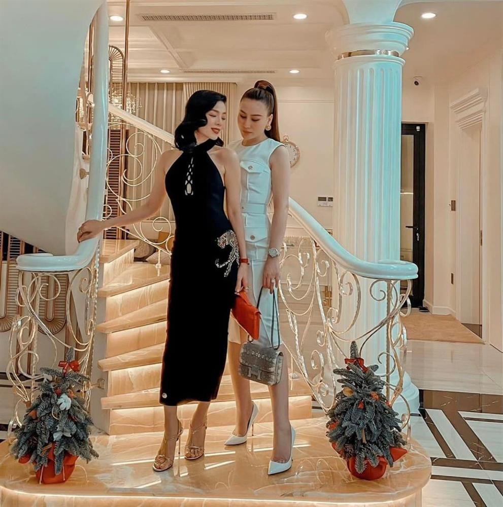 Phòng khách hoành tráng, tiện nghi trong căn biệt thự của Lệ Quyên-3