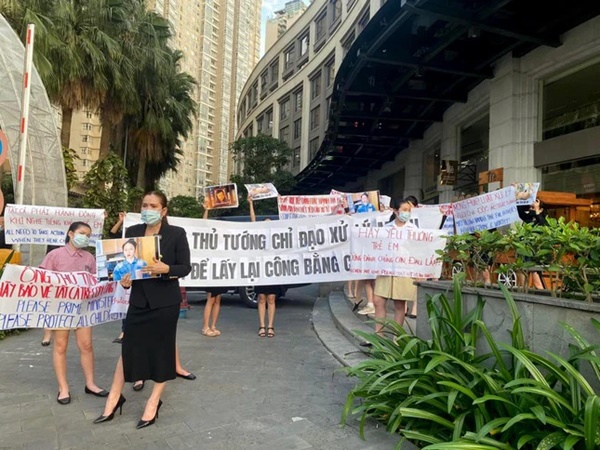 Vụ bé gái 8 tuổi bị bạo hành ở TP.HCM: Mẹ ruột đã bất lực như thế nào khi bị chồng cũ cấm cản gặp con?-3